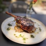 Bucatareasa, femeie ajutor de bucatar